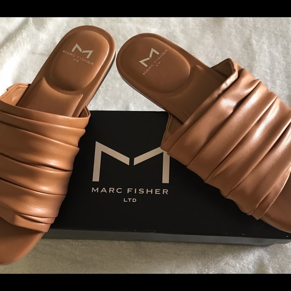 MARC FISHER New “OSWIN RUCHED SLIDE NATURAL” W/ BOX 7M - Picture 6 of 6
